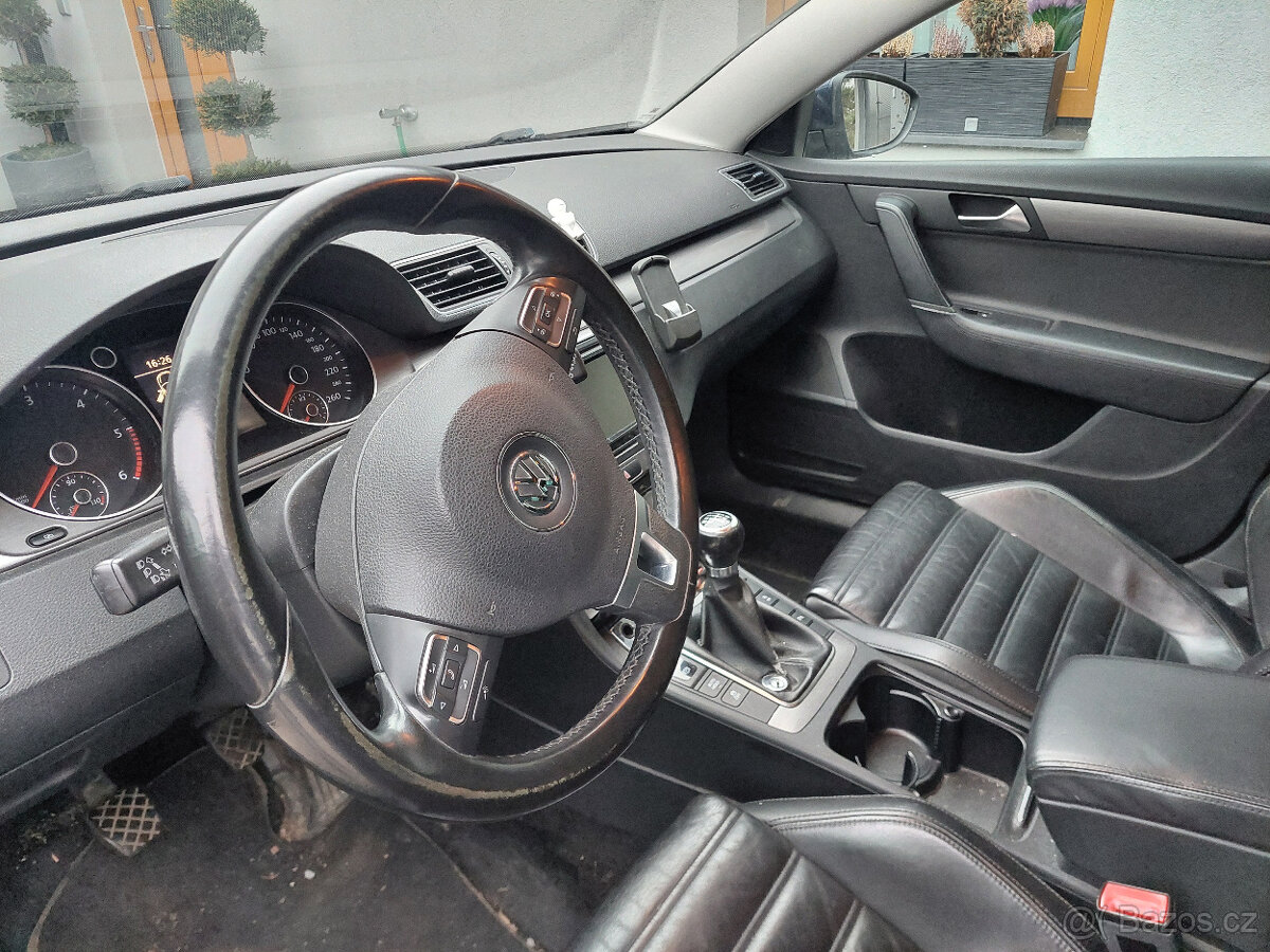 Volkswagen Passat - 4