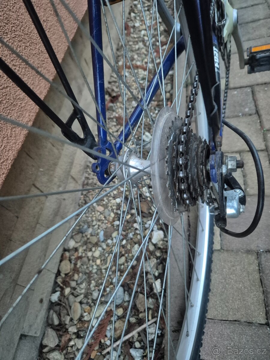 Trekingové kolo FORT - 4