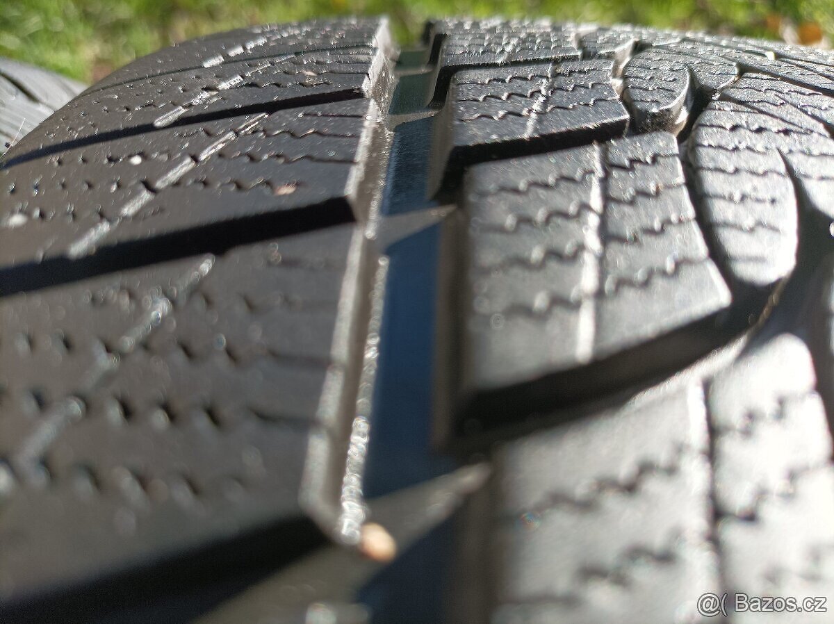 2 zimní pneumatiky Imperial 215/45/16 6,5mm - 4