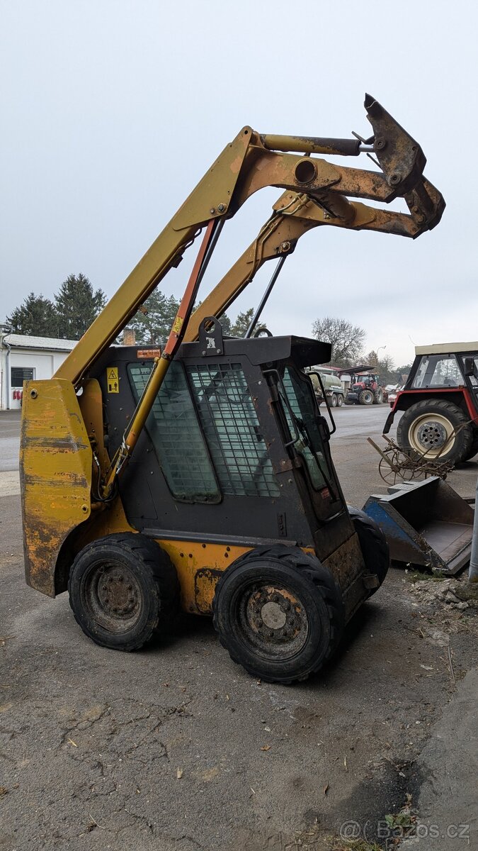 Prodám náboj kola Case 410 - 4