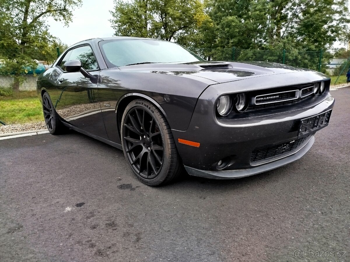 Dodge Challenger 5.7 hemi - 4