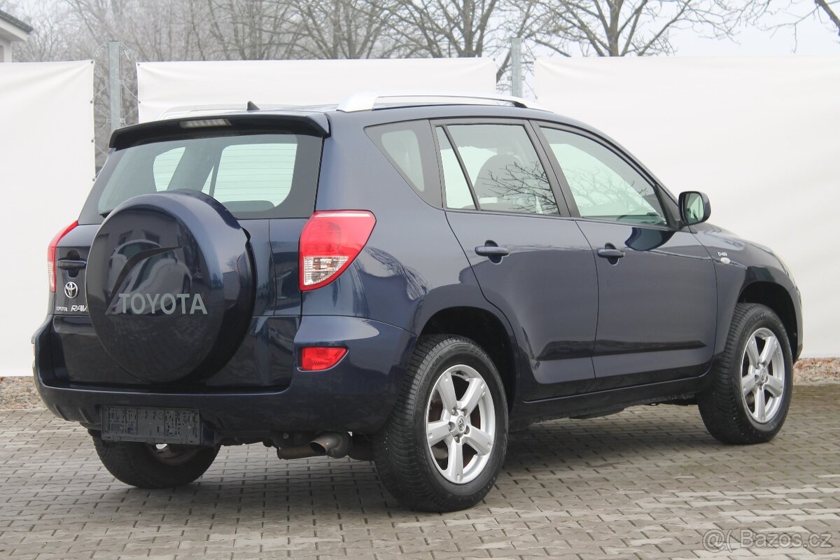 Toyota Rav4 2.2D-4D 100kW + 4X4 + BEZ KOROZE + TAŽNÉ - 4
