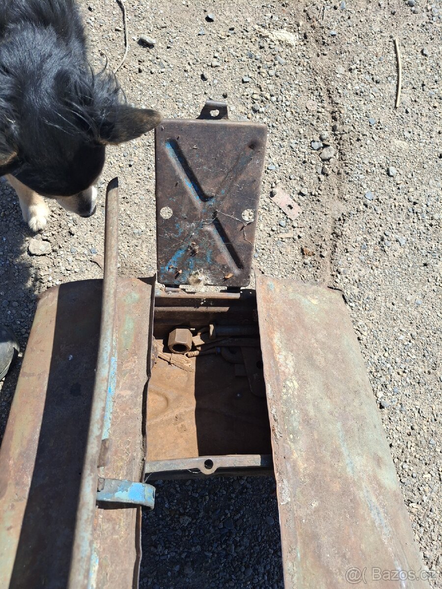 Zetor 3011, originál maska, - 4