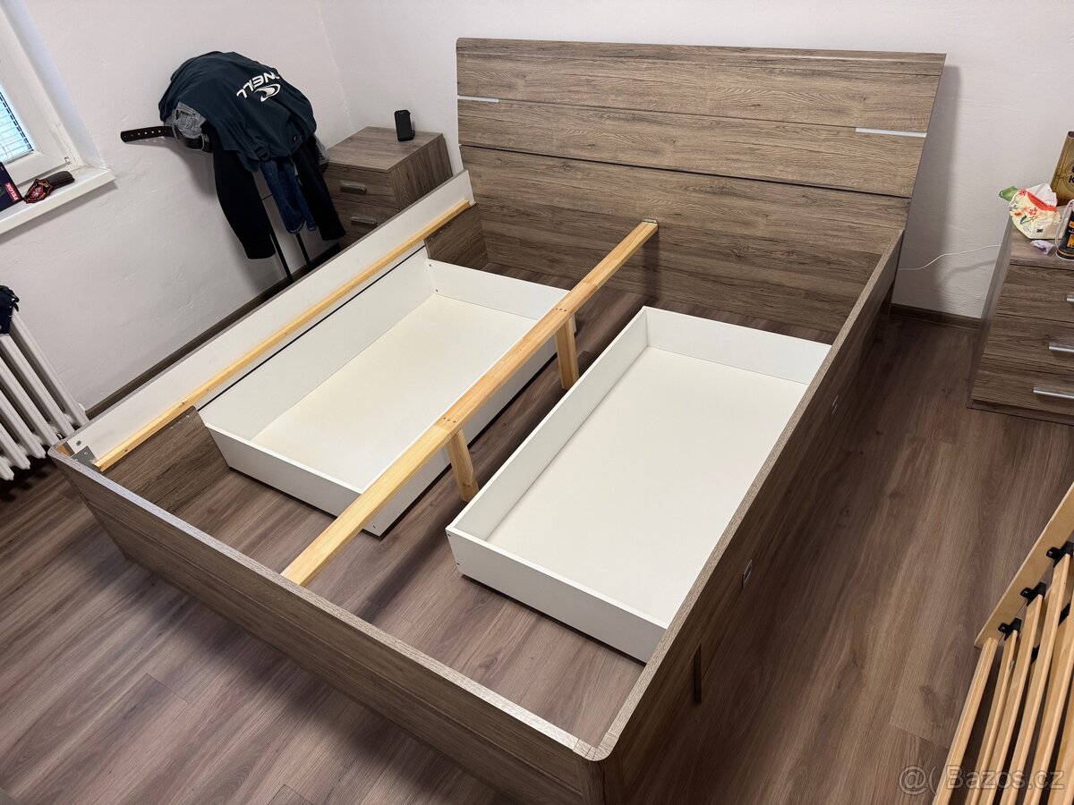Postel s nočními stolky - 4