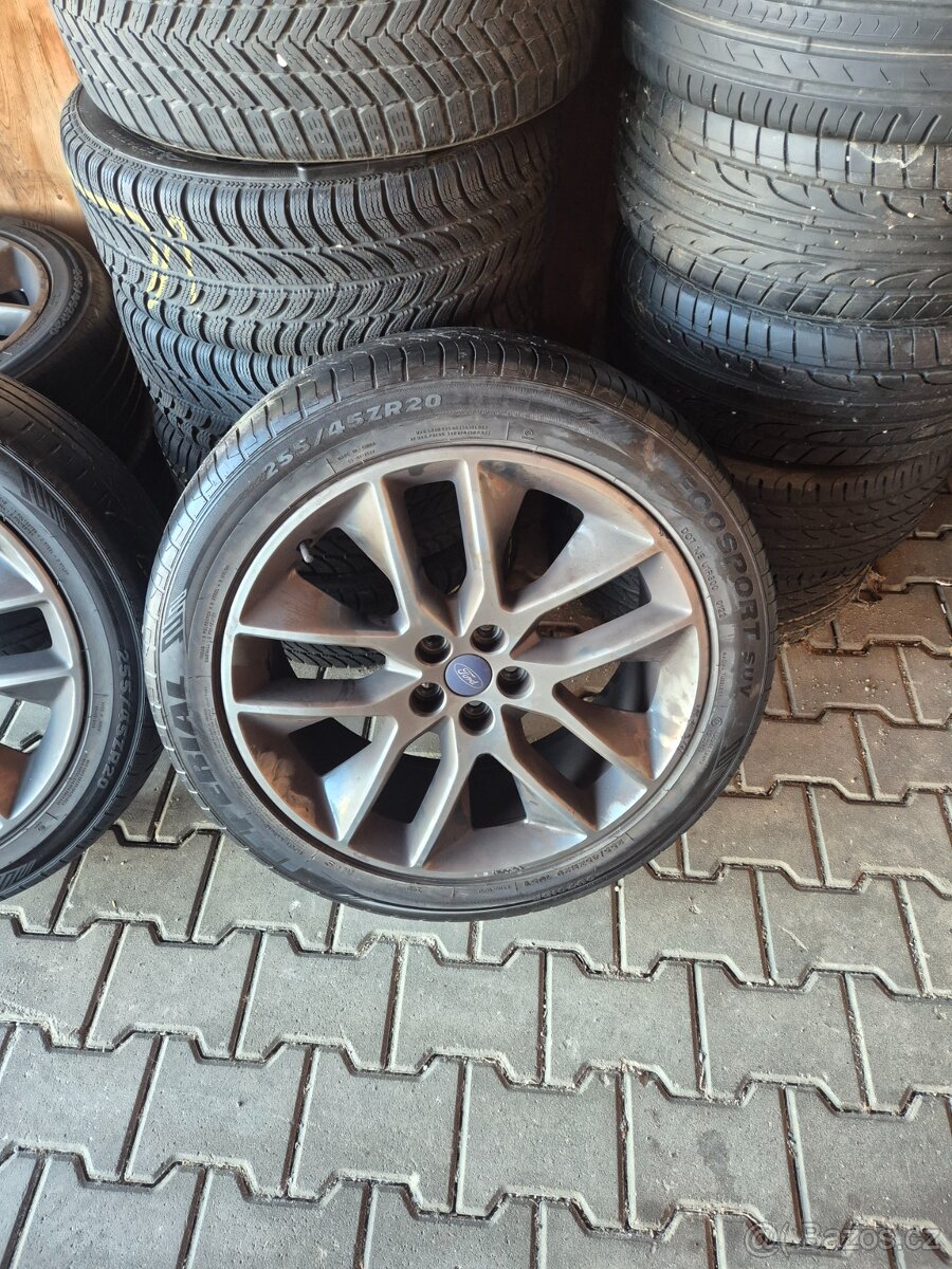 Ford Edge 255x45x20 - 4