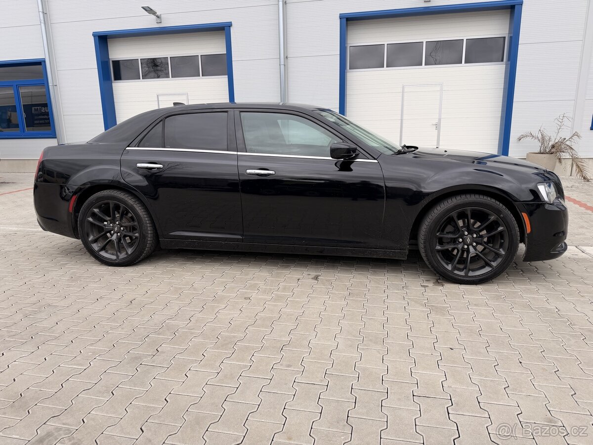 2015 Chrysler 300C V6 RWD Limited - 4
