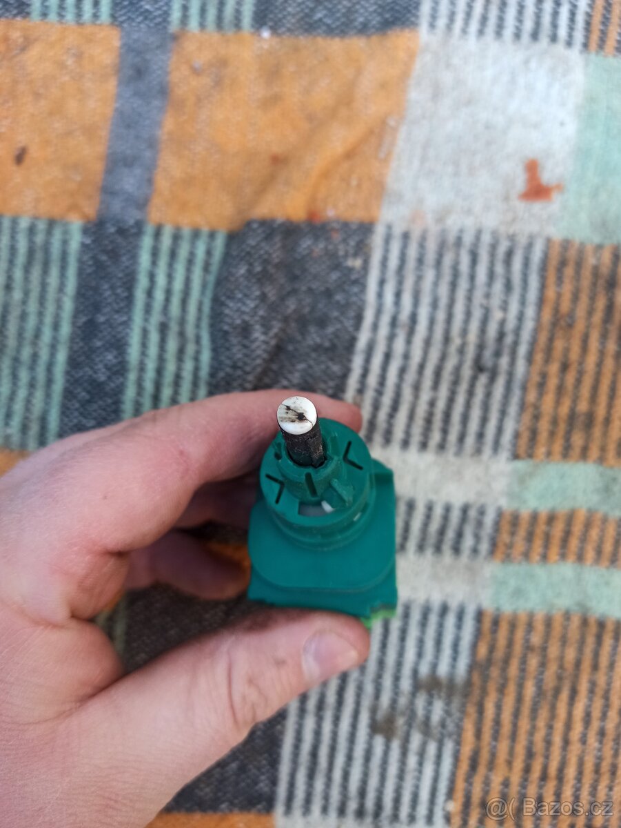 Prodám Fabia 1 - snímač brzdové světla - 4