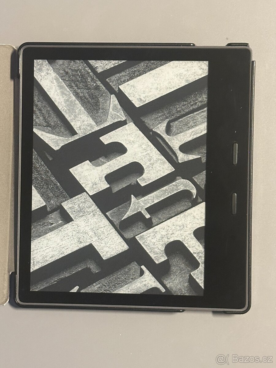 Čtečka knih Amazon Kindle Oasis 10th. gen 32GB + obal - 4