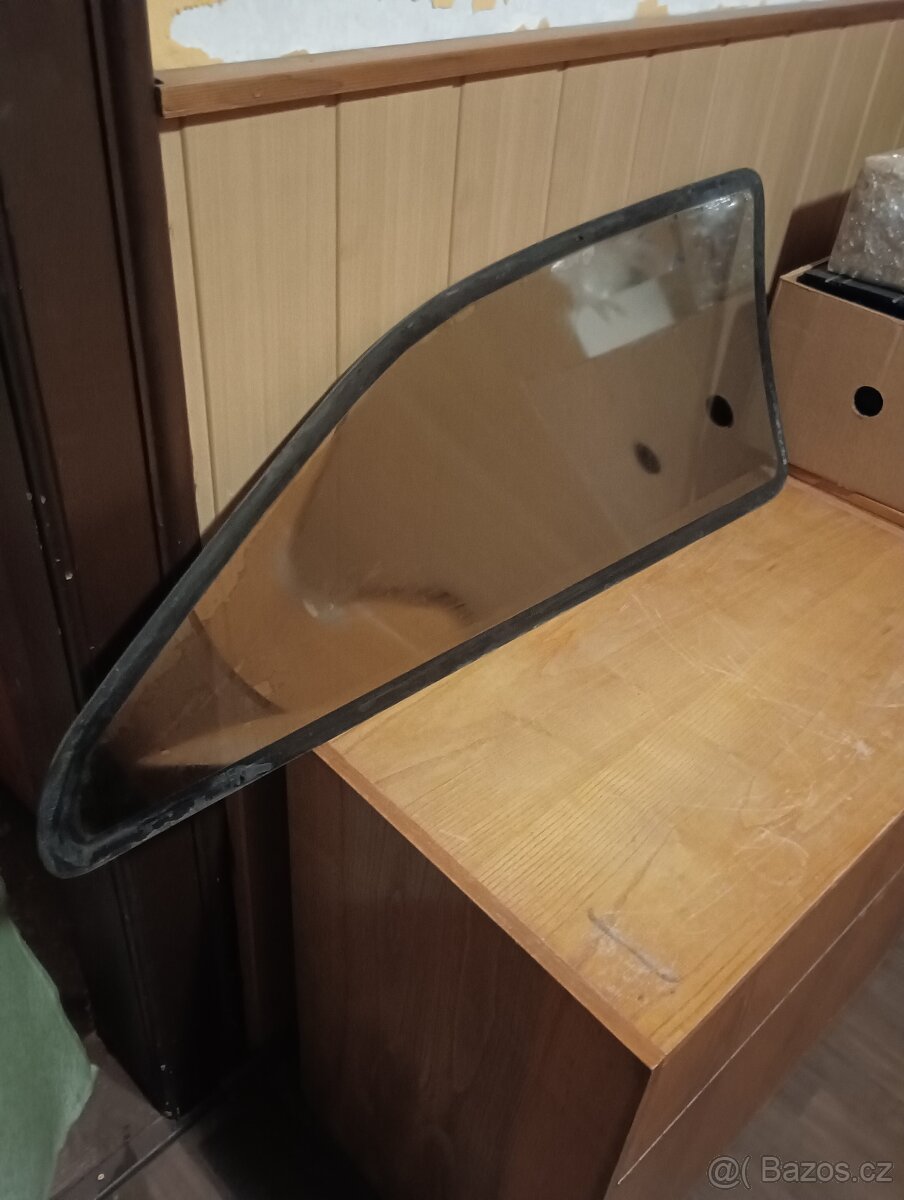 Skla boční  ford  Sierra mk1 3d