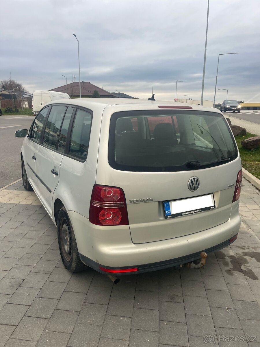 Volkswagen Touran 2.0D EcoFul, na splátky bez registru - 4