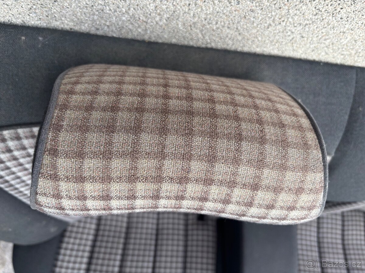 Mercedes 190 w201 Sportline interiér - 4