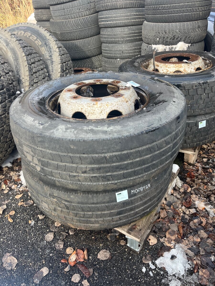 4ks Pneumatika s diskem 285/70 R19.5 - 4