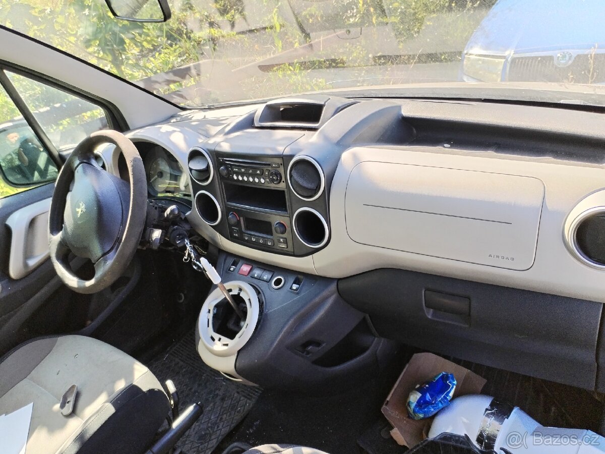Prodám jen díly Peugeot partner 1.6 68 kw - 4