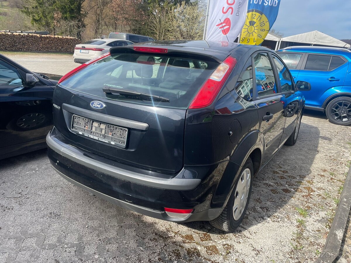 Ford Focus hatchback - 4