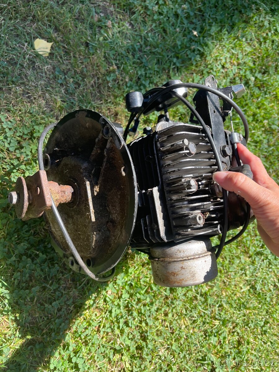 Motor do sekačky - 4