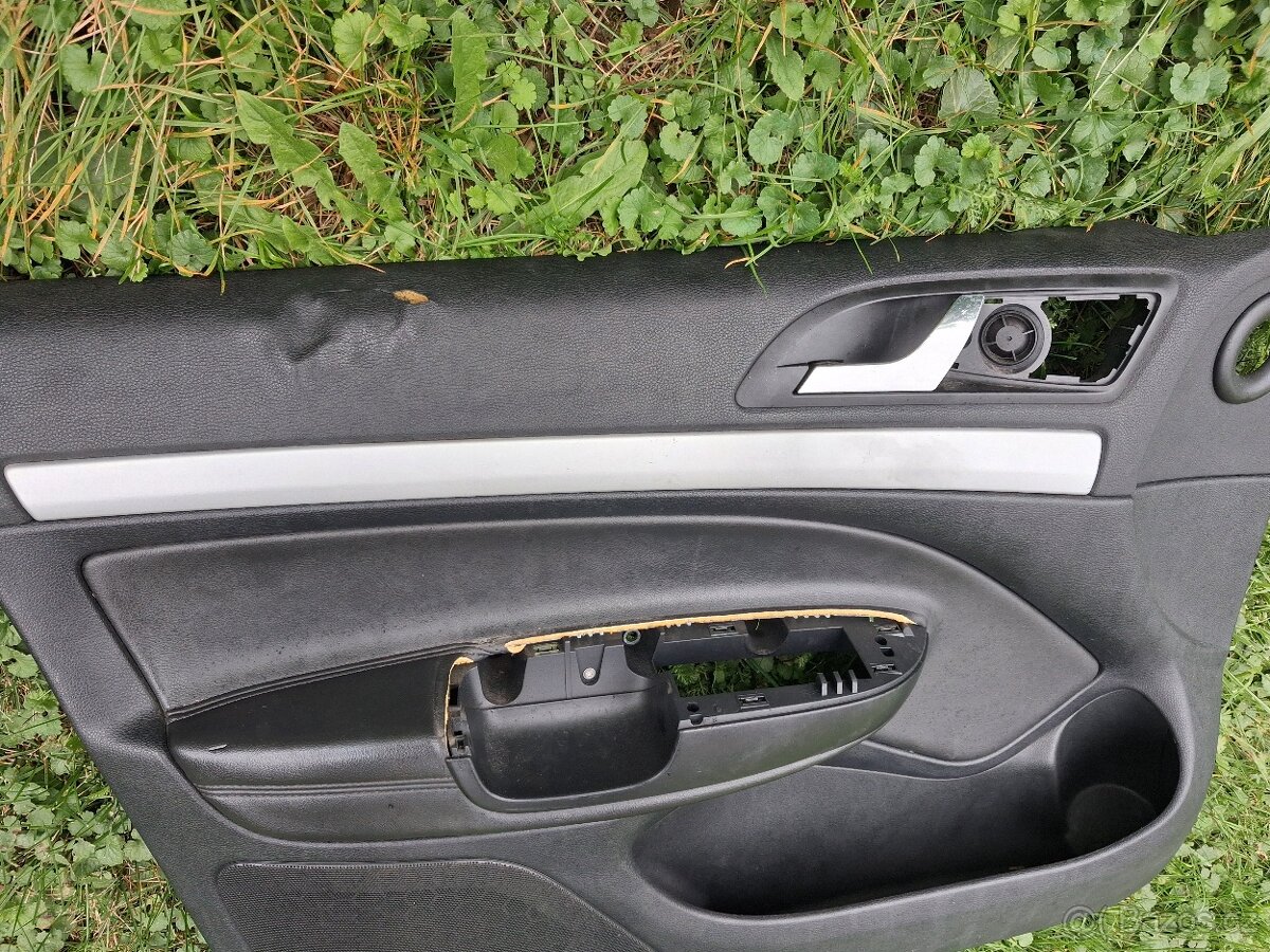 Tapicirunky Octavia 2 rs combi plast/kuze - 4