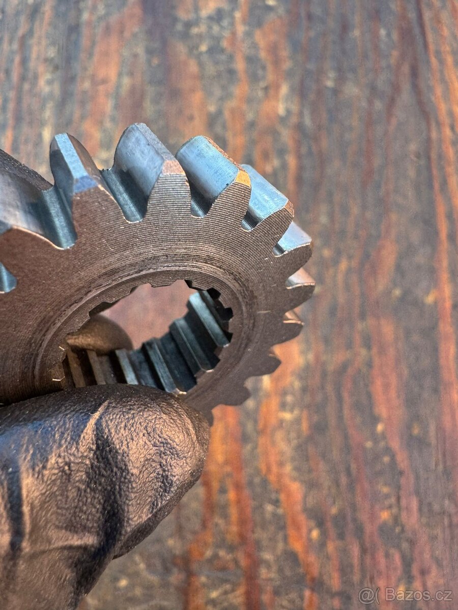 Ozubené kolečko pohon klikové hřídele spojkový koš Yamaha YZ - 4