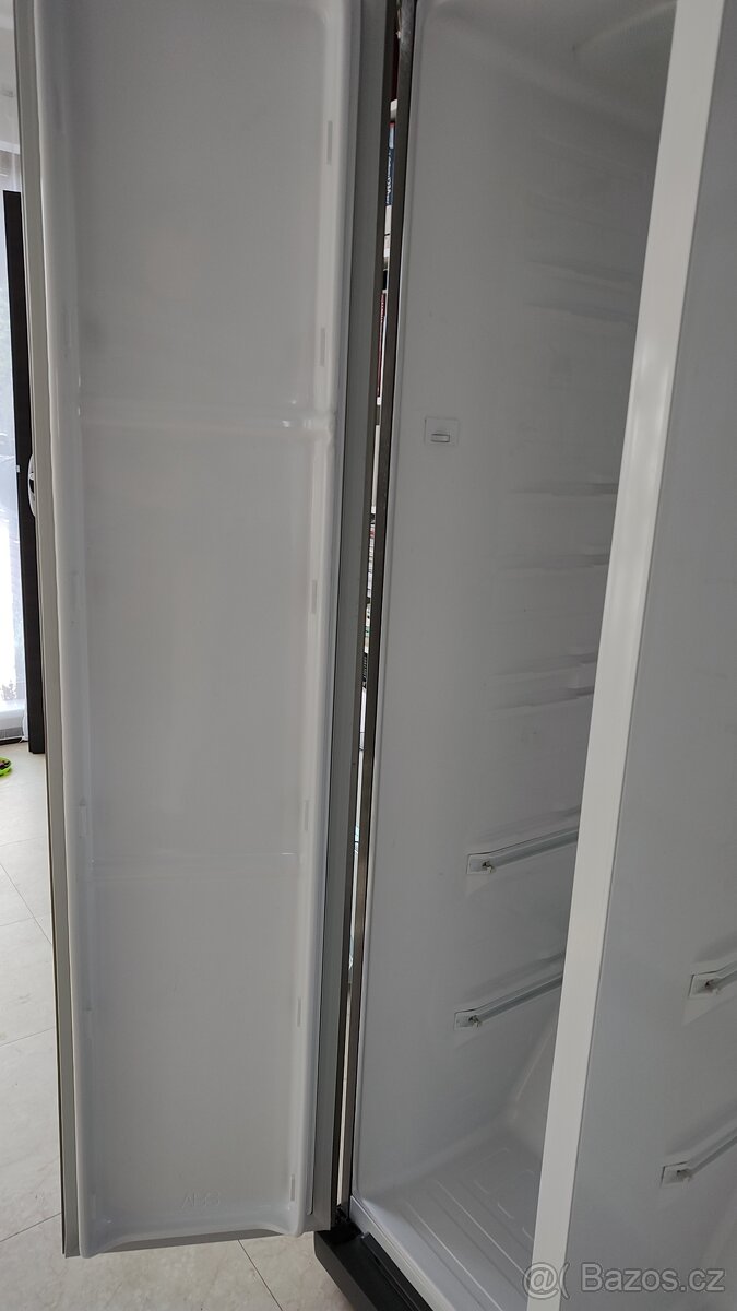 Americká lednice Samsung 496L - 4