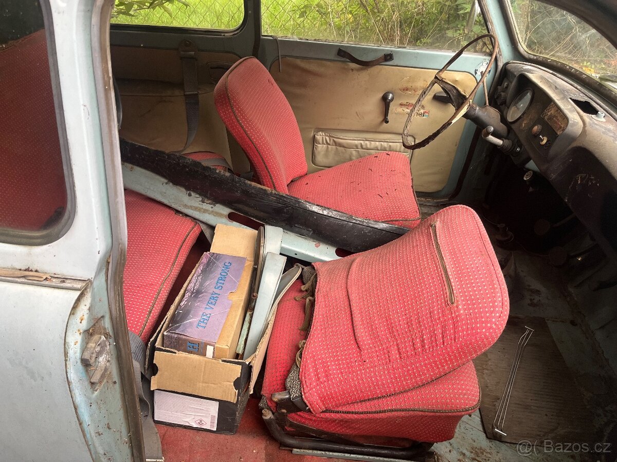 2x Trabant + Díly - 4