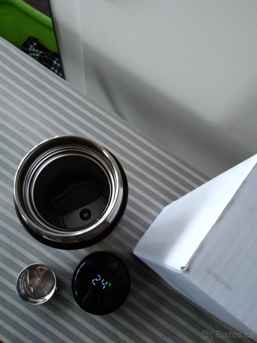 Nová termolahev se sítkem a displejem na teplotu. - 4