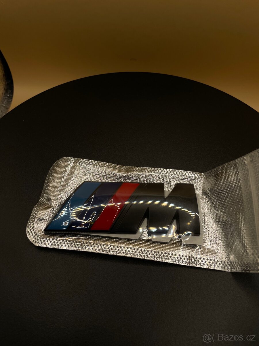 Samolepicí znak na BMW řády M - 4