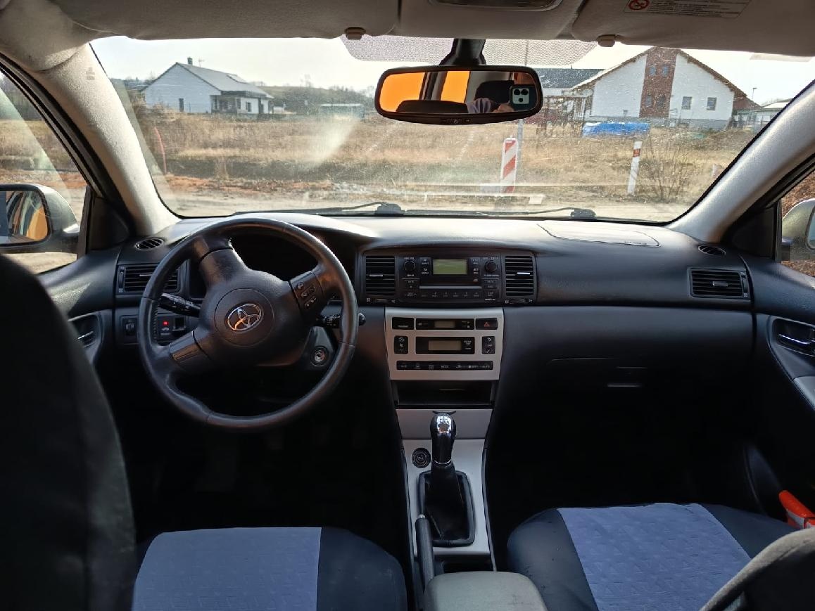 TOYOTA Corolla combi 2,0 4D - 4