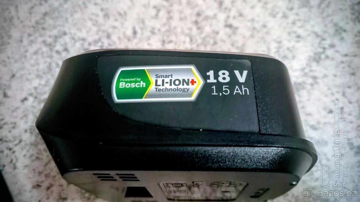Bosch nabíječka +aku 18V - 4