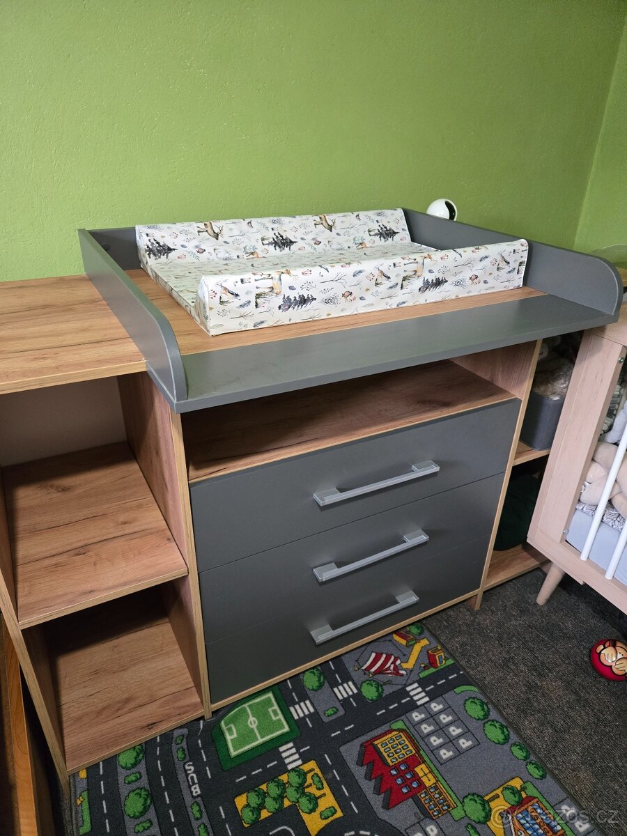 Skříň + přebalovacím pultem - 4