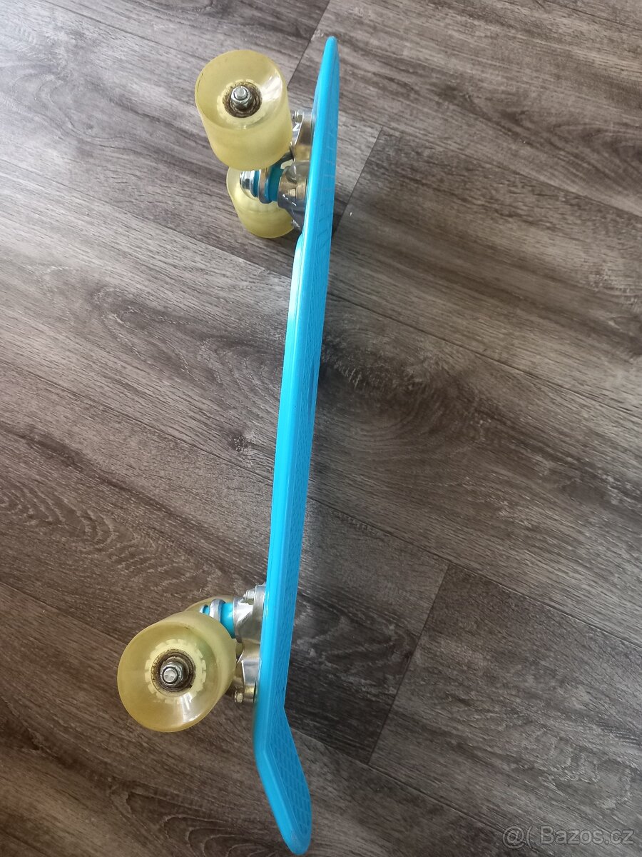 Pennyboard se svítícími kolečky - 4
