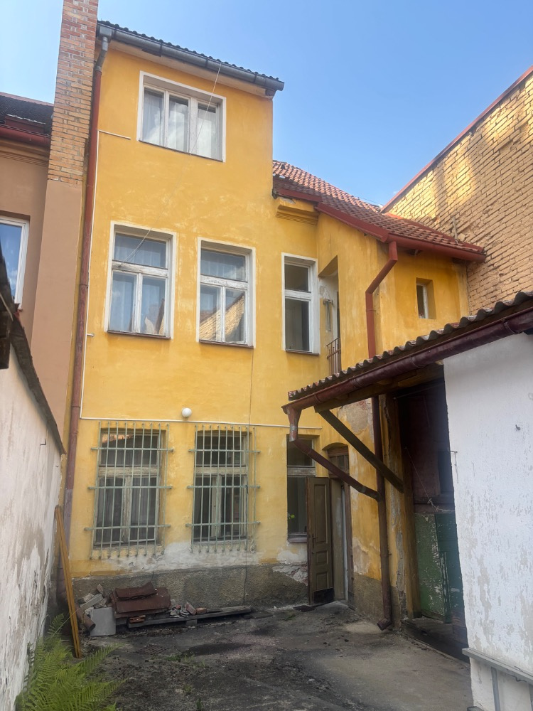 Prodej řadového domu s obchodem - 4