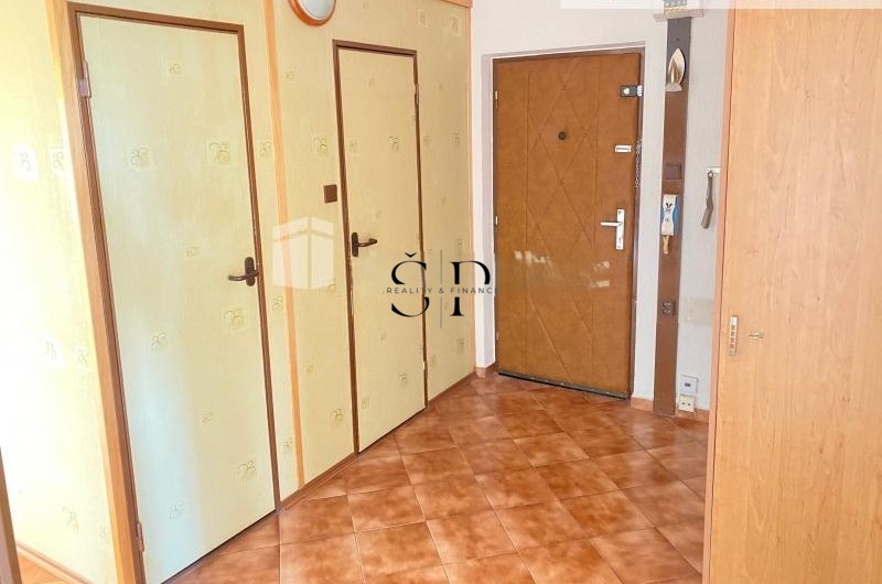 Pronájem bytu 2+1+lodžie, ul. Atletická, Sokolov - 4