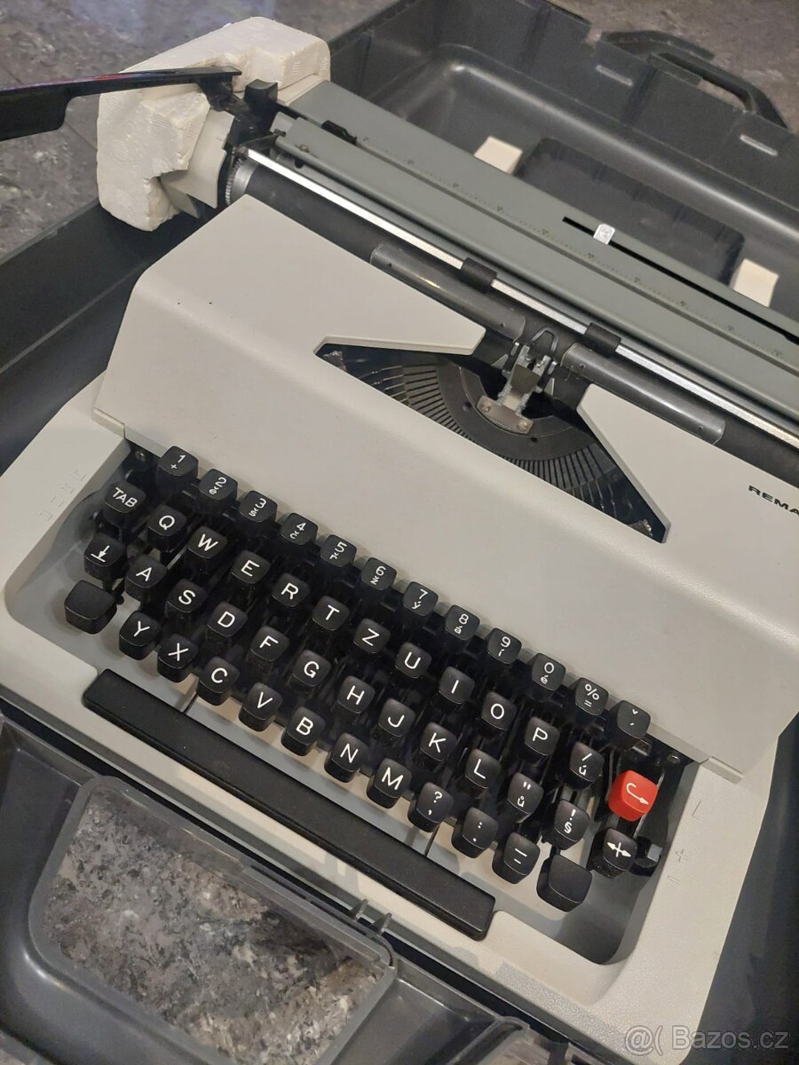 Mechanický psací stroj REMAGG - 4