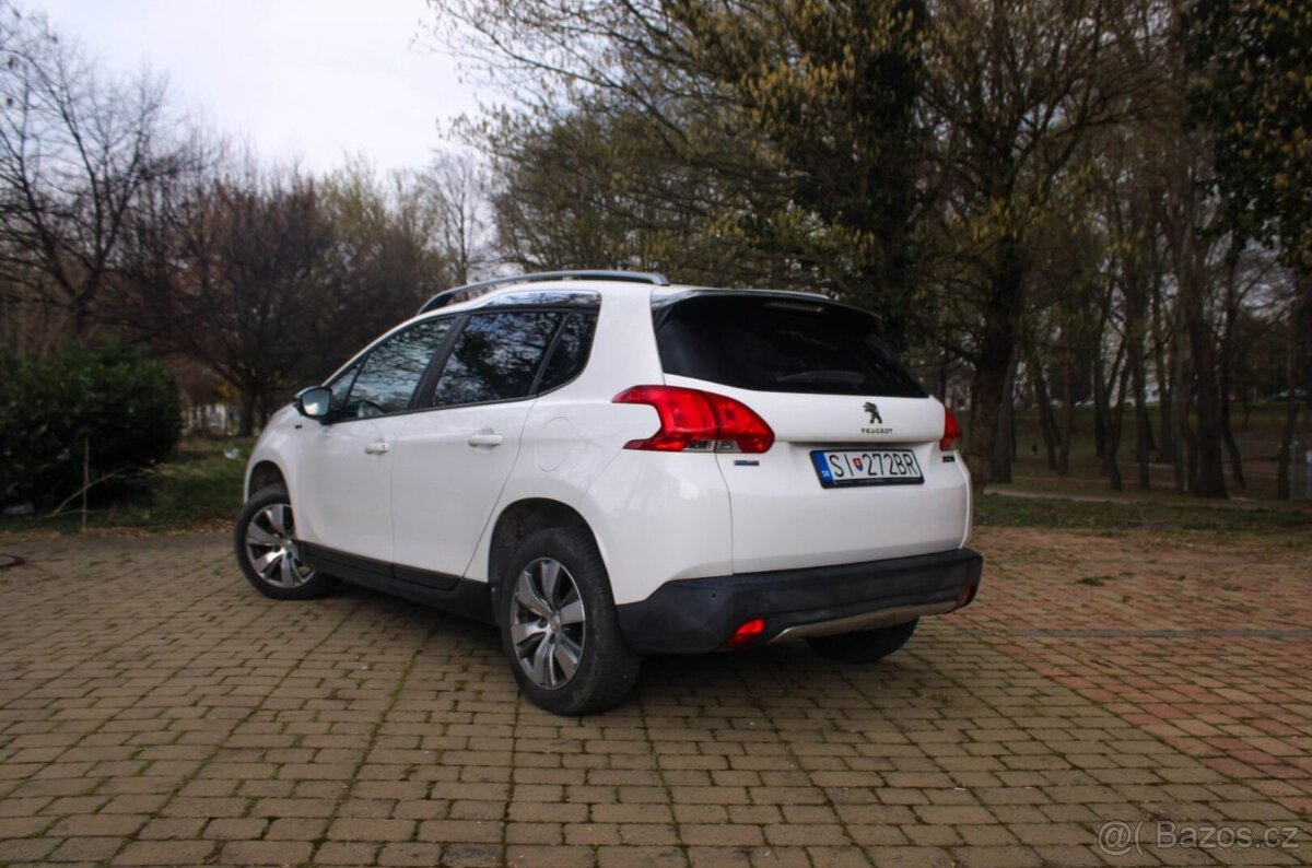 Peugeot 2008 1.2 PureTech Style - 4