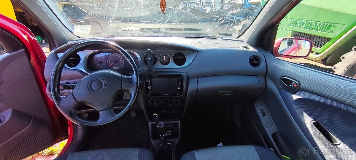 Daihatsu yrv - 4
