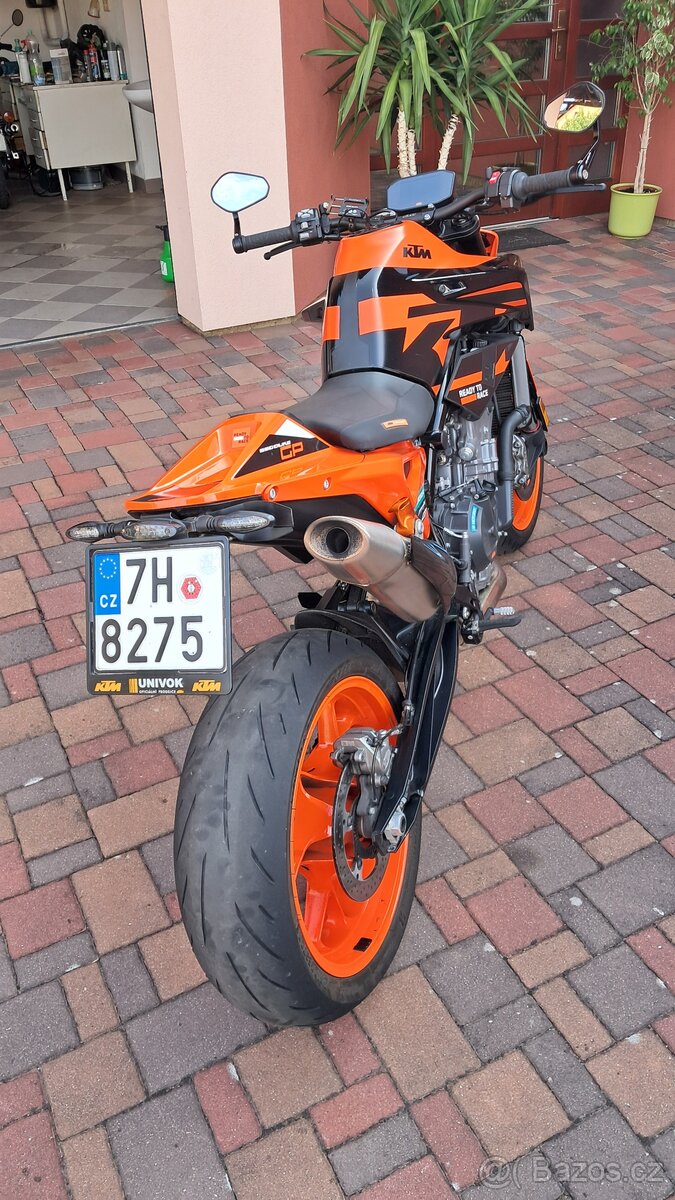 motocykl KTM 890 Duke GP - 4