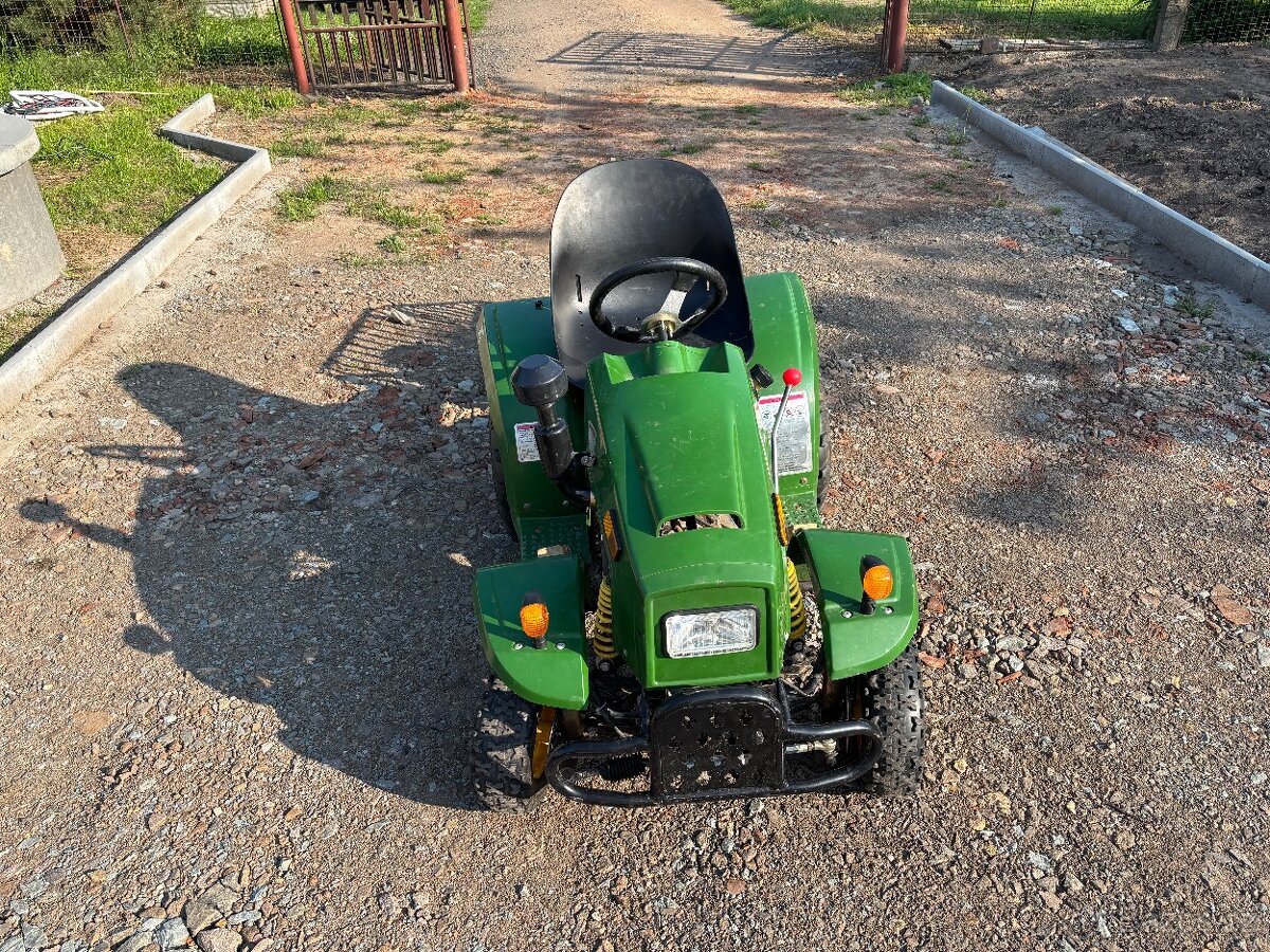 Dětský benzinový traktor 110ccm