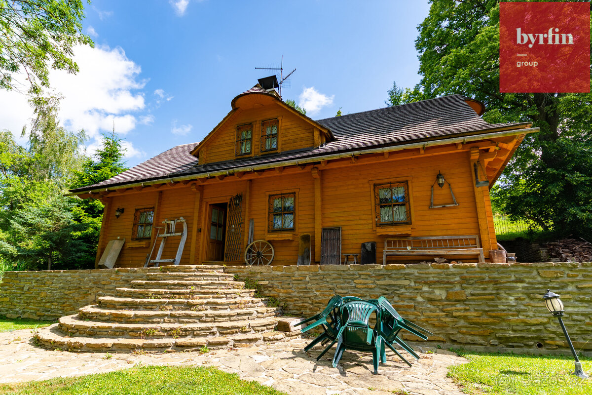 Exkluzivní nabídka bydlení – Dřevěná roubenka s historickým - 4