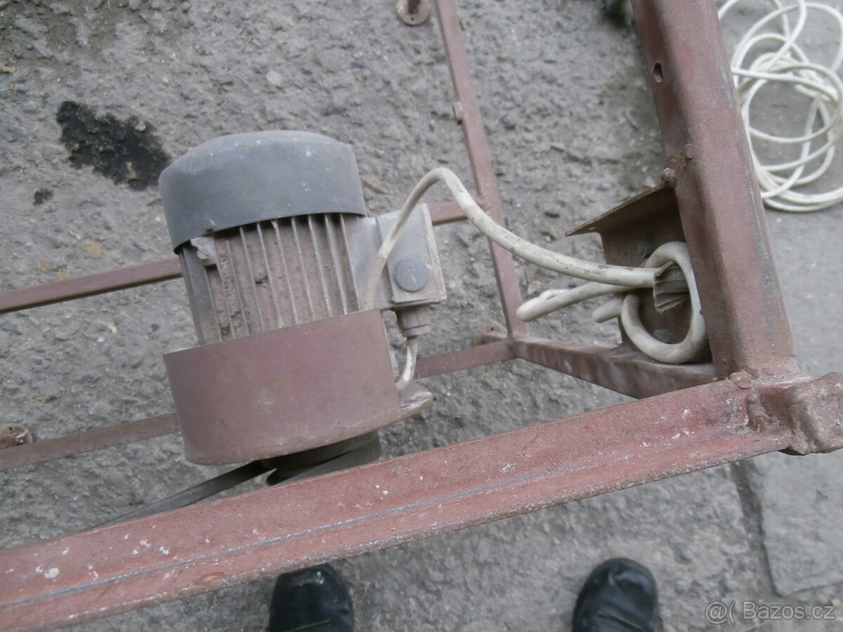 Cirkulárka domácí výroba za 500 kč - 4