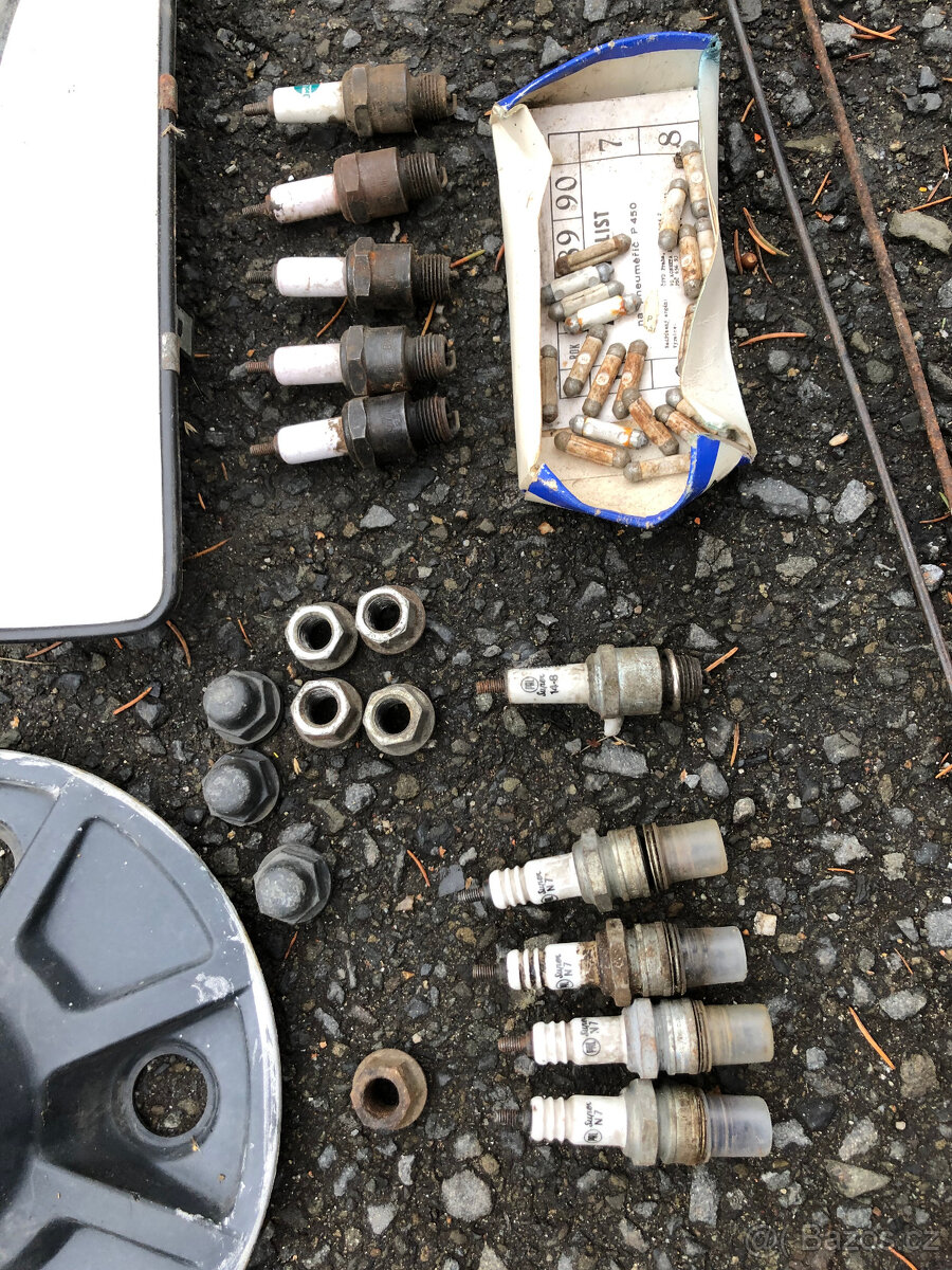 Prodám krabici ND dílů na staré Škoda 100/105/120 - 4