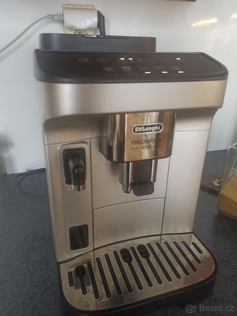 Automatický kávovar De'Longhi Magnifica Evo - 4