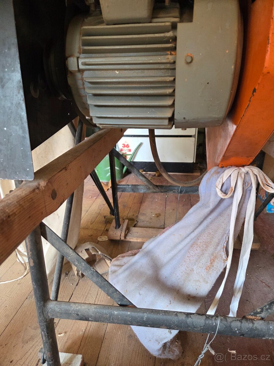 Cirkulárka s hoblovačkou Narex - 4