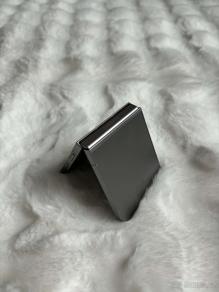 Samsung Z flip6 - 4