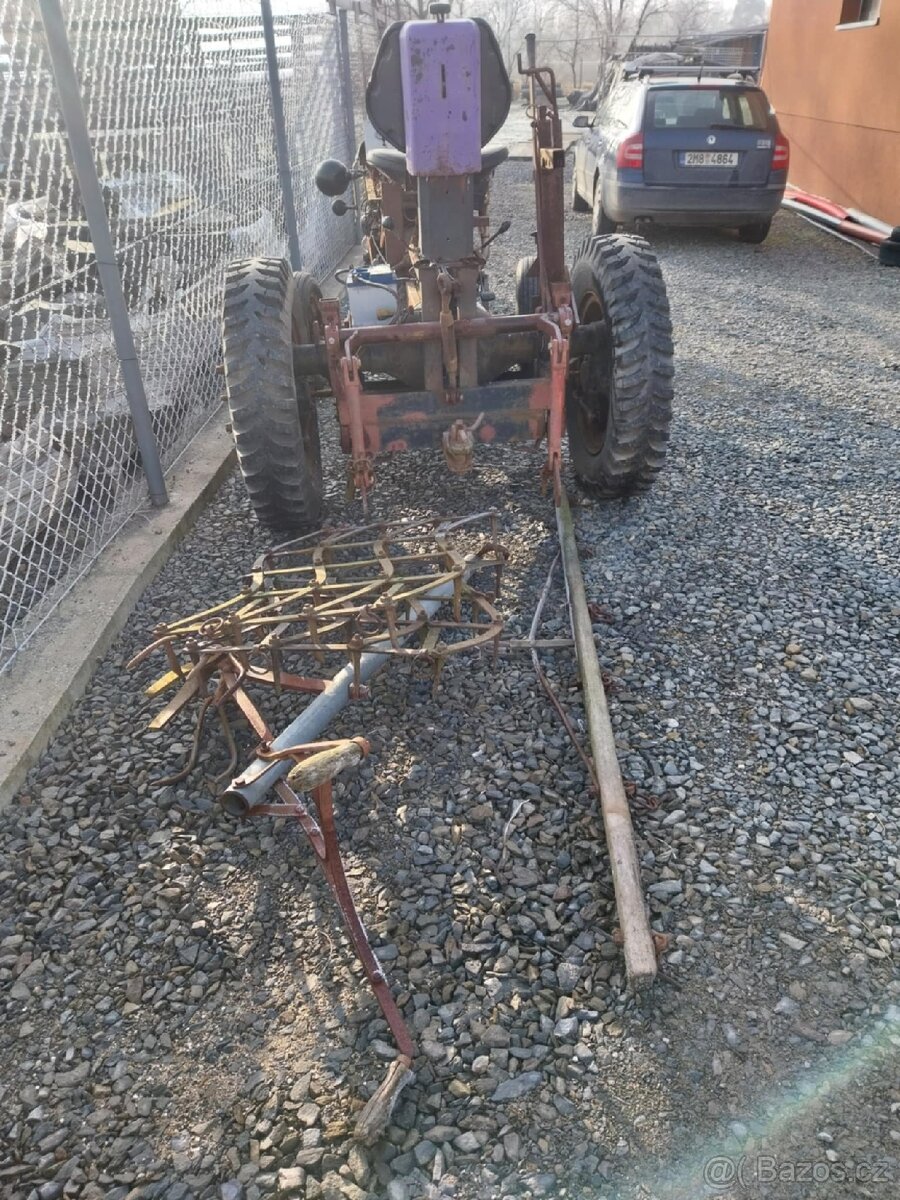 Traktůrek + příslušenství - 4