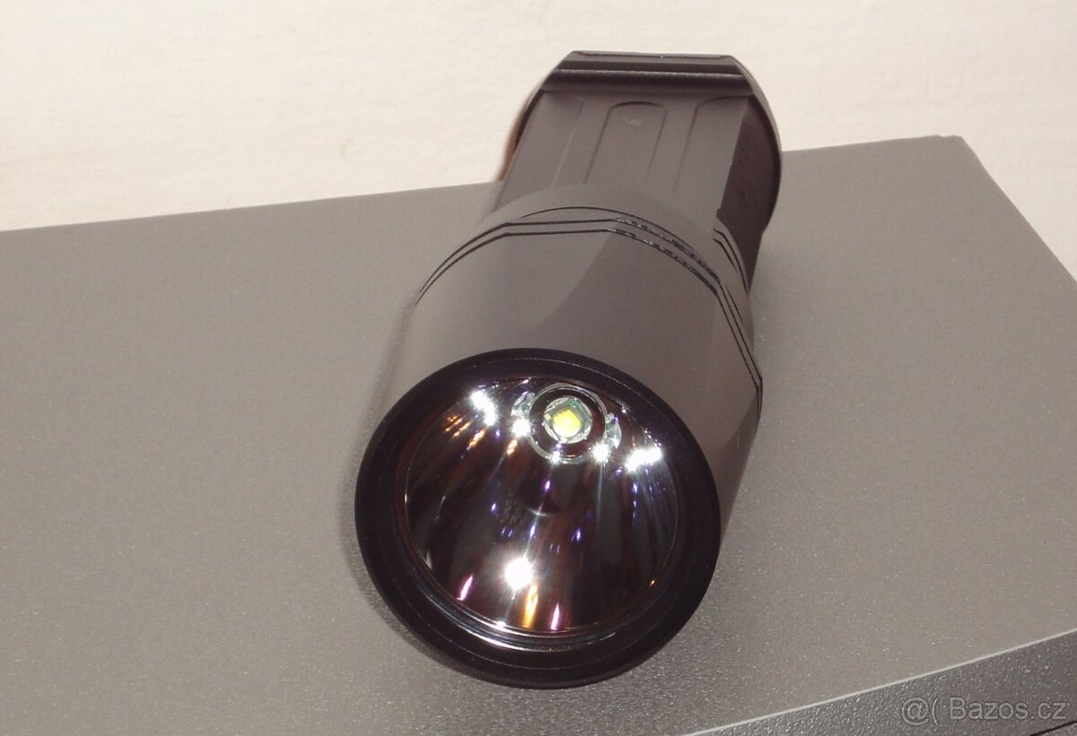 Výkonná LED svítilna Fenix TK35 včetně 2x 18650 aku AW - 4