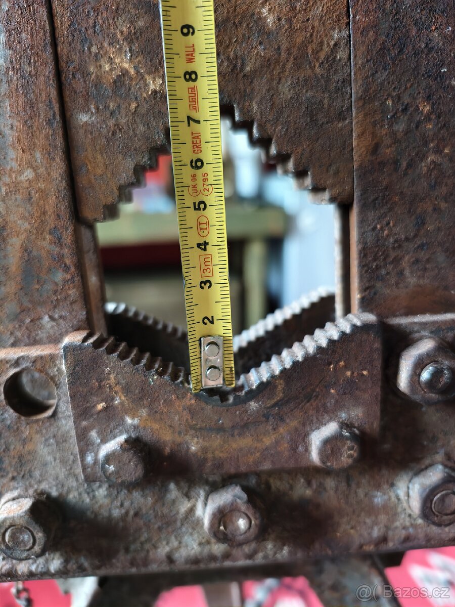 Svěrák na trubky - 4