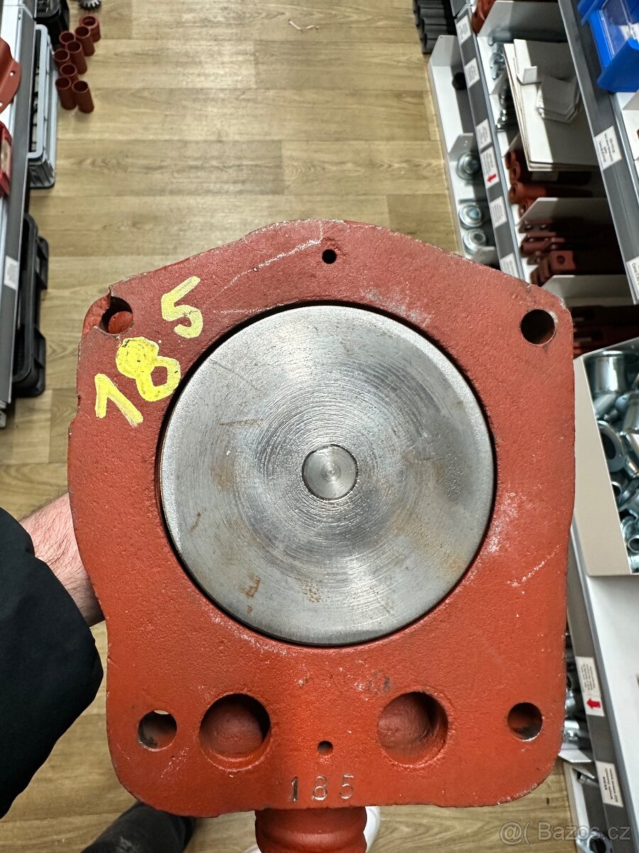 Vodní pumpa Zetor 25 - 4