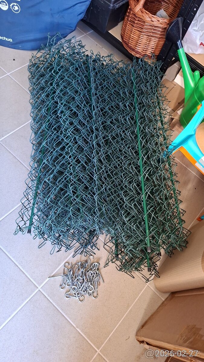 Dílce pletiva z plotu - 4