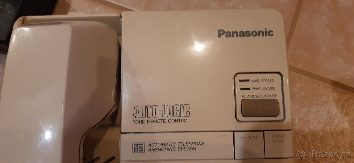 Starý telefon Panasonic se záznamníkem - 4