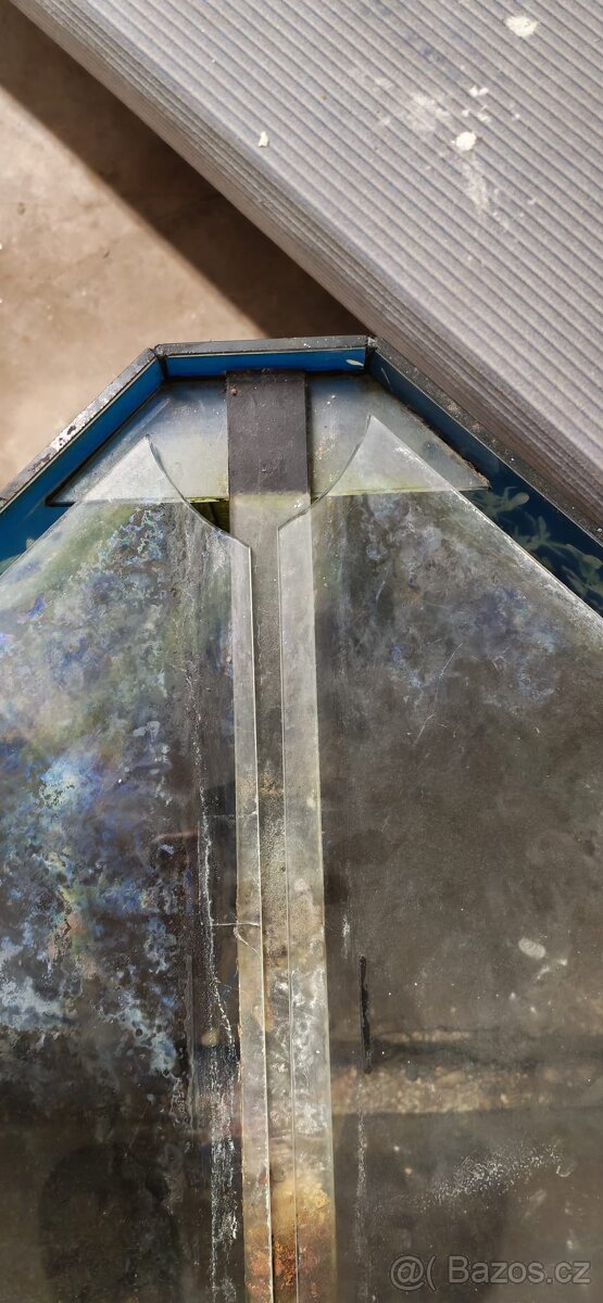 Rohové Akvárium cca 147l - 4