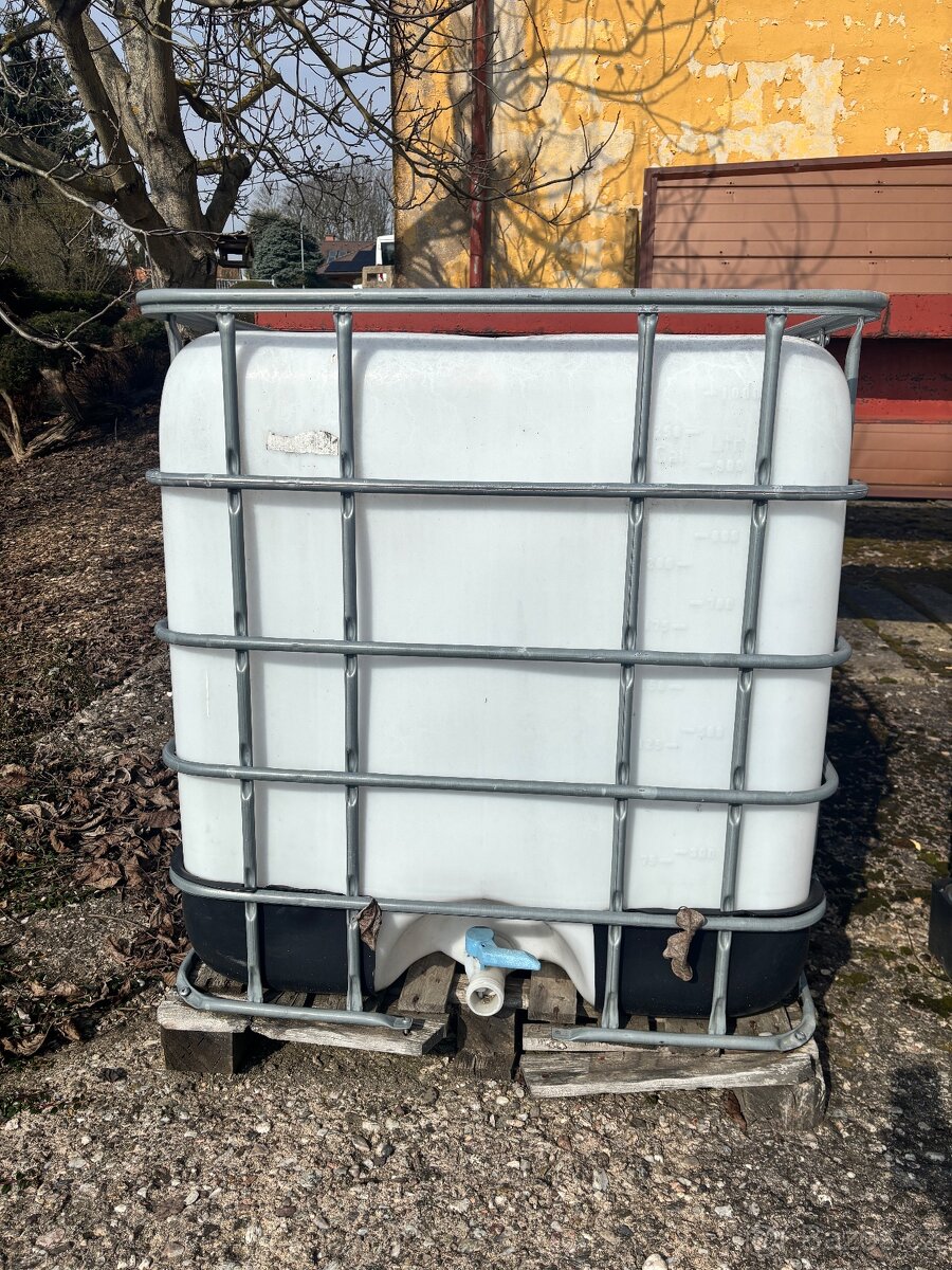 Nádrž na vodu 1000l - 4